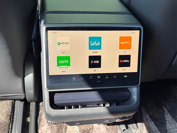 Фото 6 - Tesla Model 3