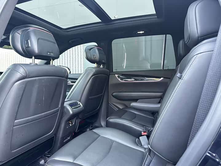 Фото 6 - Cadillac XT6