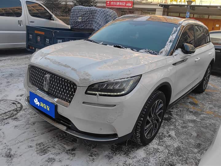 Фото 1 - Lincoln Corsair