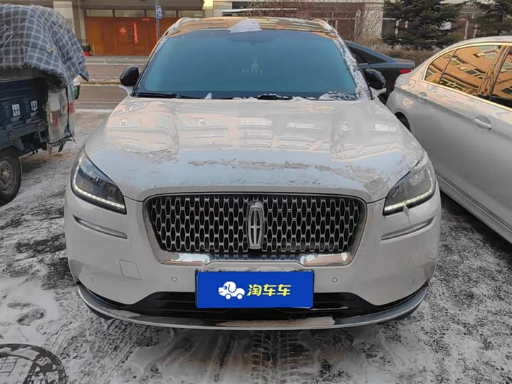 Фото 2 - Lincoln Corsair