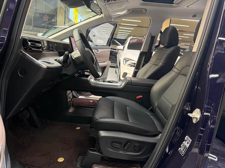 Фото 9 - GAC Trumpchi E8