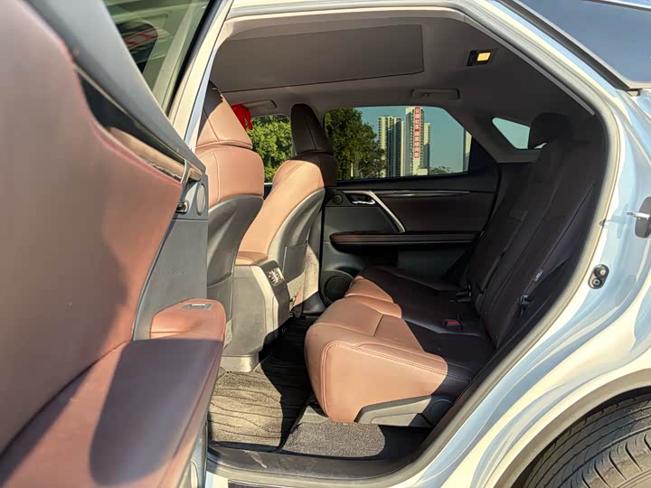 Фото 6 - Lexus RX