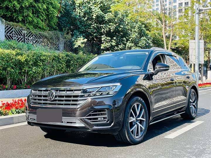 Фото 1 - Volkswagen Touareg