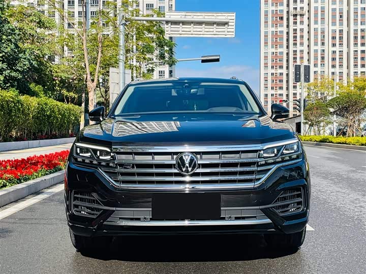 Фото 2 - Volkswagen Touareg