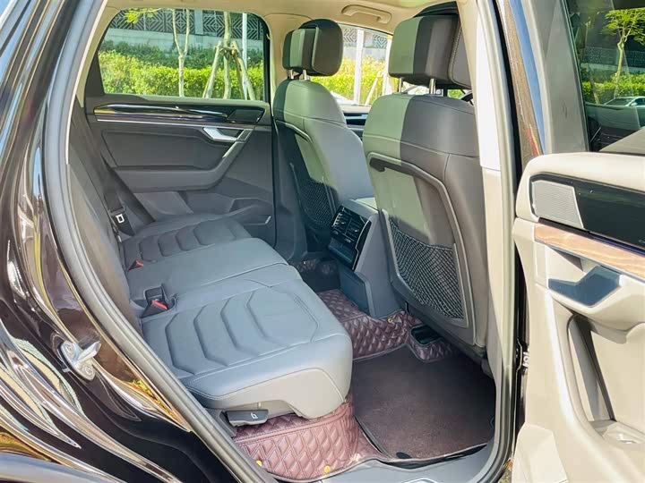 Фото 9 - Volkswagen Touareg