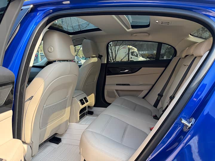 Фото 5 - Jaguar XE L