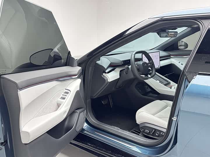 Фото 9 - XPeng P7