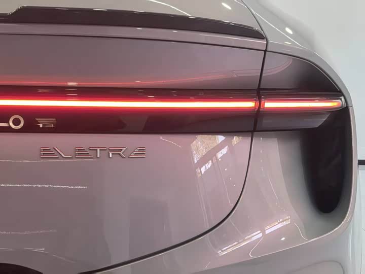 Фото 7 - Lotus Eletre