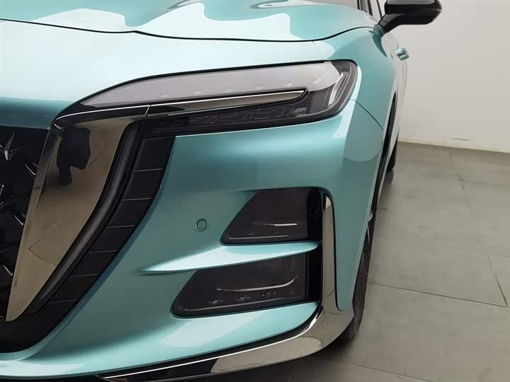 Фото 7 - Hongqi H6