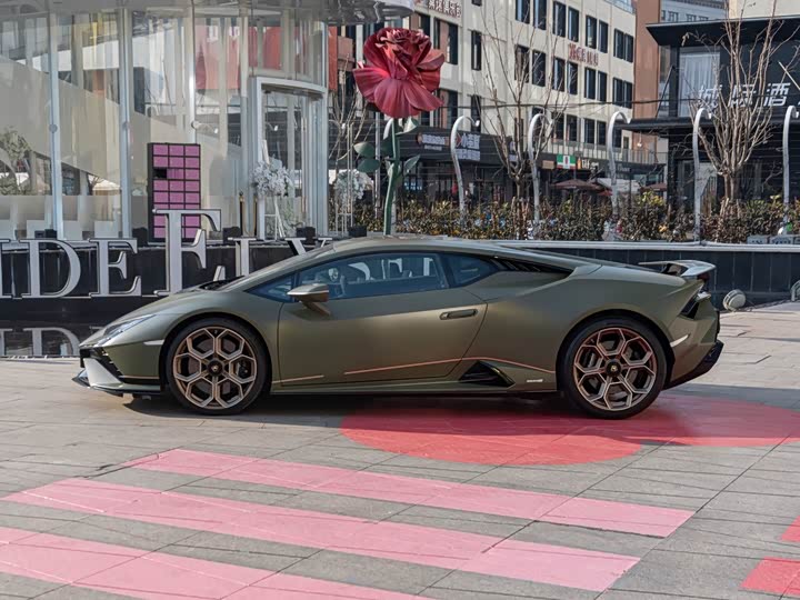 Фото 7 - Lamborghini Huracán