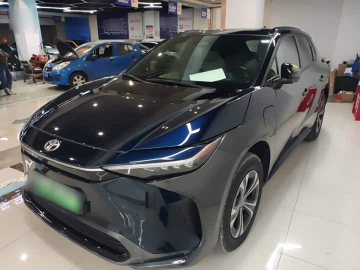 Фото 2 - Toyota bZ4X