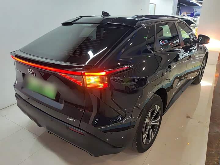 Фото 7 - Toyota bZ4X