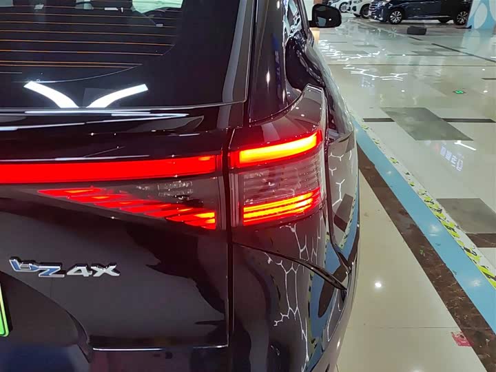 Фото 8 - Toyota bZ4X