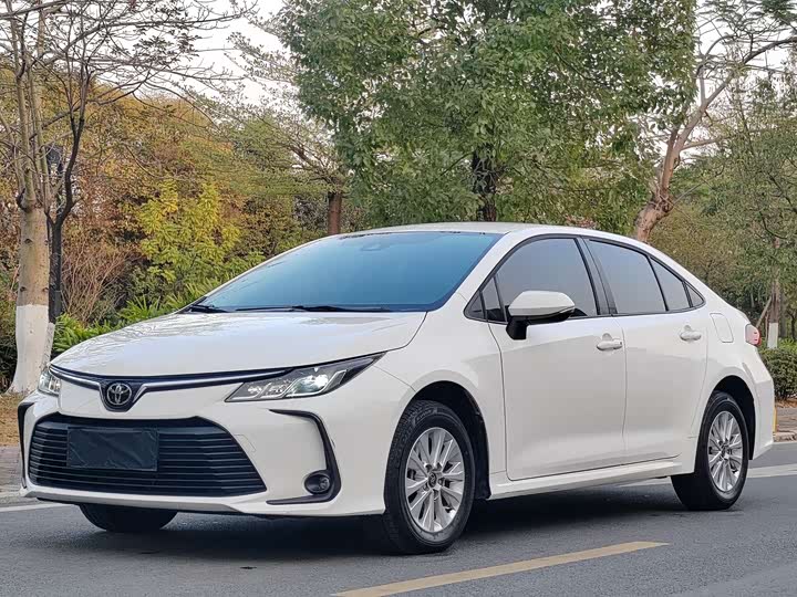 Фото 1 - Toyota Corolla