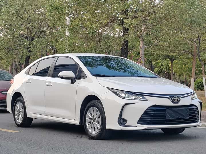 Фото 3 - Toyota Corolla