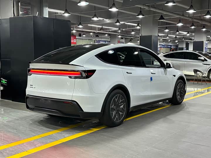 Фото 3 - Tesla Model Y