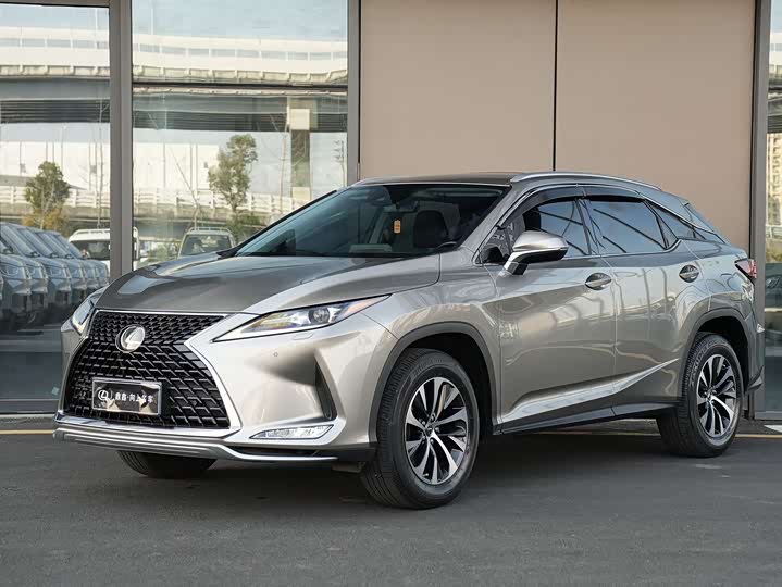 Фото 1 - Lexus RX