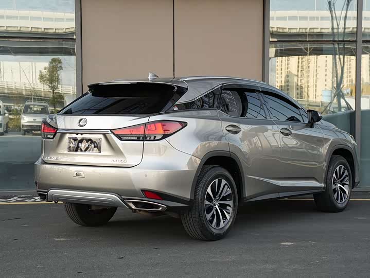 Фото 4 - Lexus RX
