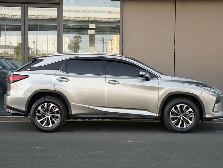 Фото 7 - Lexus RX