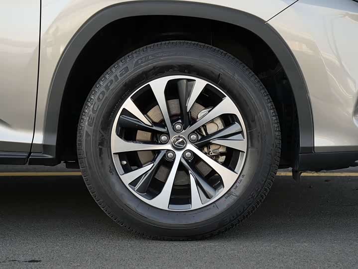 Фото 8 - Lexus RX