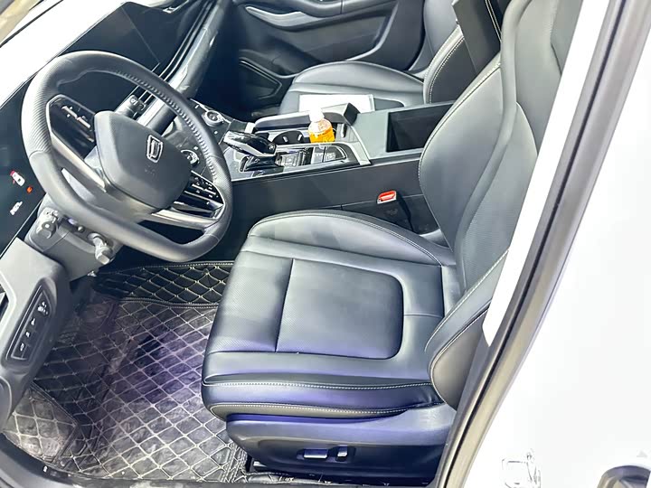 Фото 7 - Bestune B70