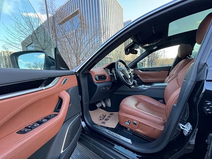 Фото 5 - Maserati Levante