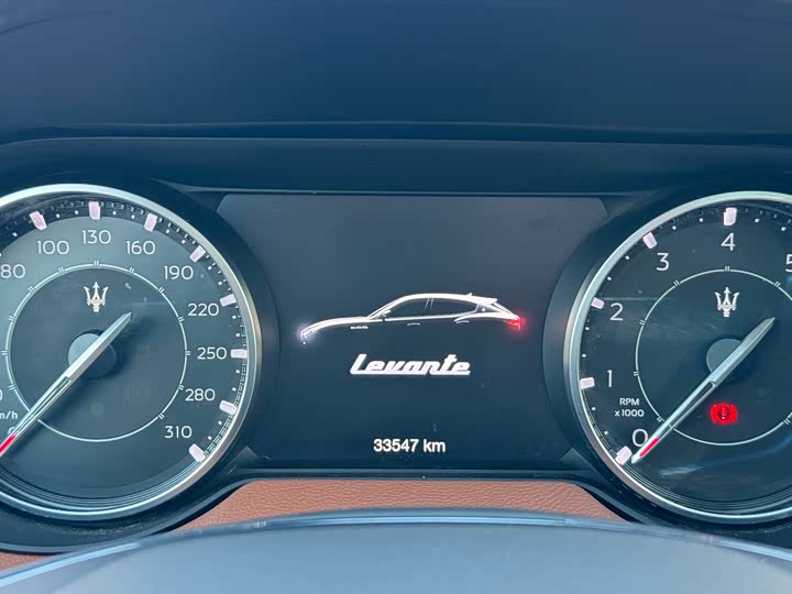 Фото 8 - Maserati Levante