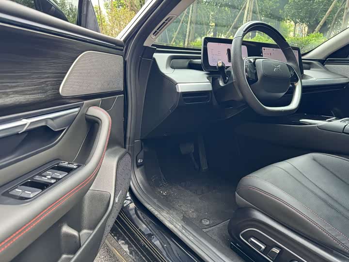 Фото 8 - XPeng P7