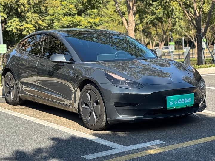 Фото 3 - Tesla Model 3