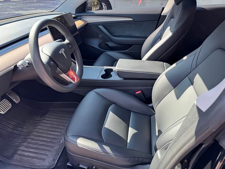 Фото 4 - Tesla Model 3