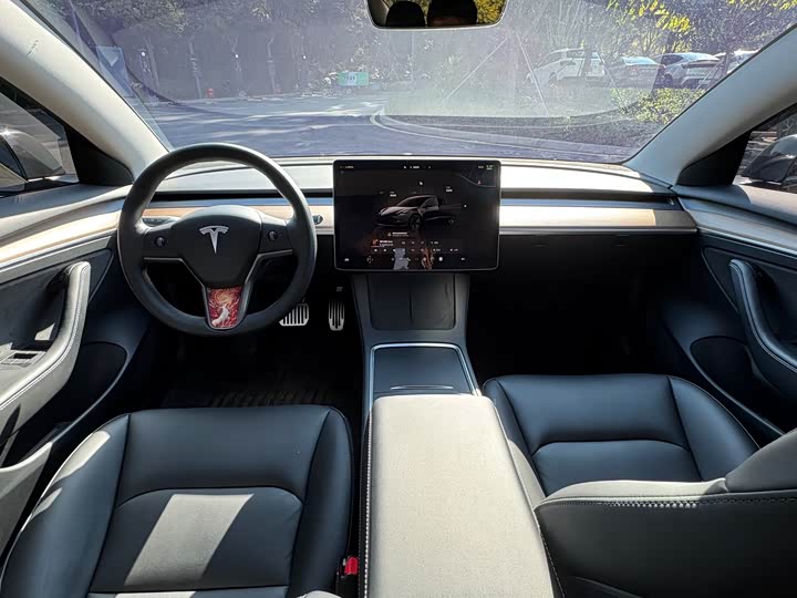 Фото 6 - Tesla Model 3