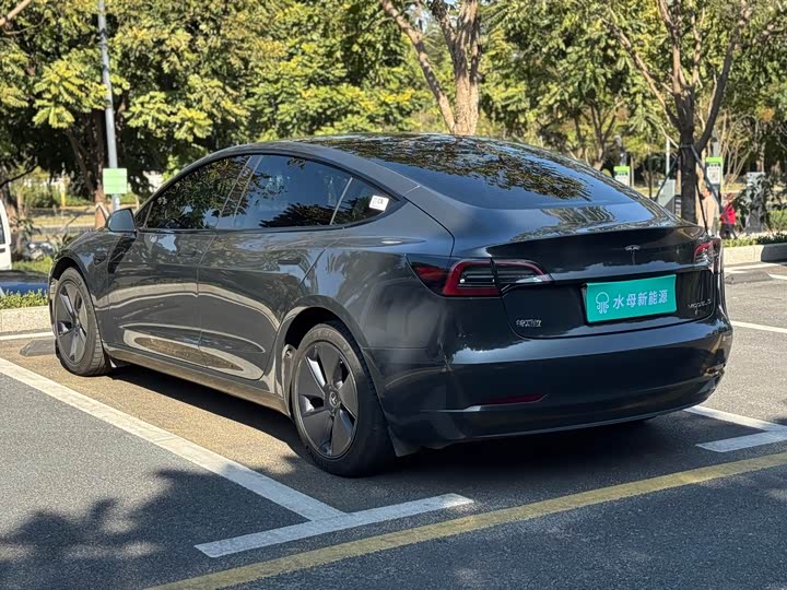 Фото 9 - Tesla Model 3
