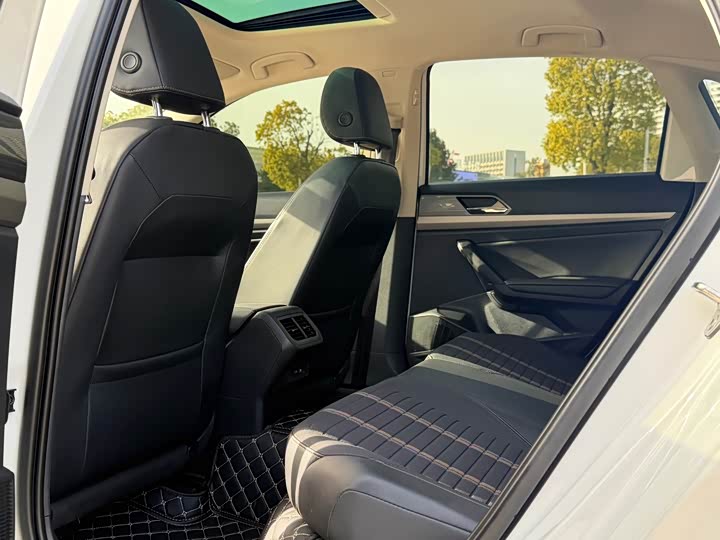 Фото 8 - Volkswagen Lavida