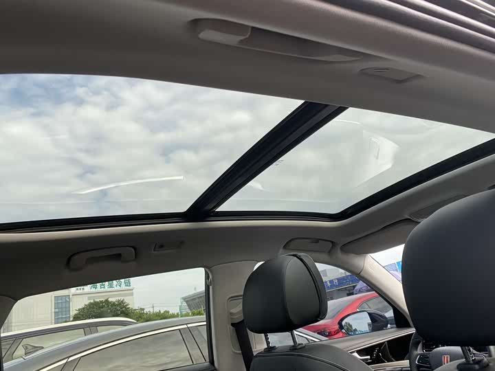 Фото 6 - Hongqi HS5