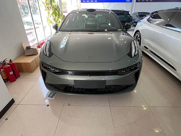 Фото 2 - Zeekr 001