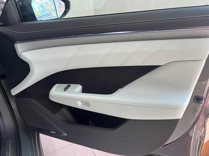 Фото 5 - Zeekr 001