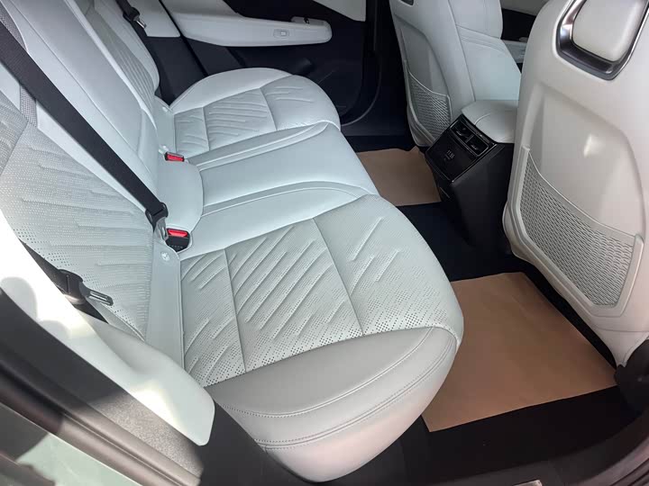 Фото 6 - Zeekr 001