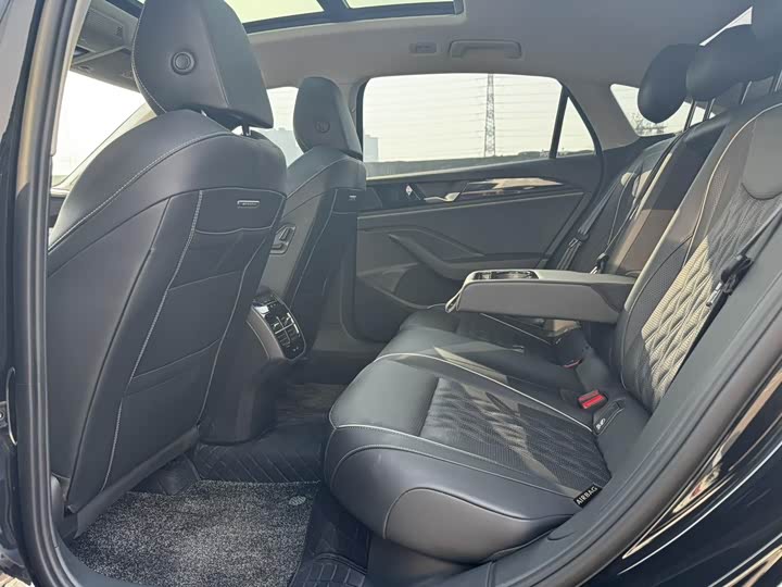 Фото 7 - Volkswagen Magotan