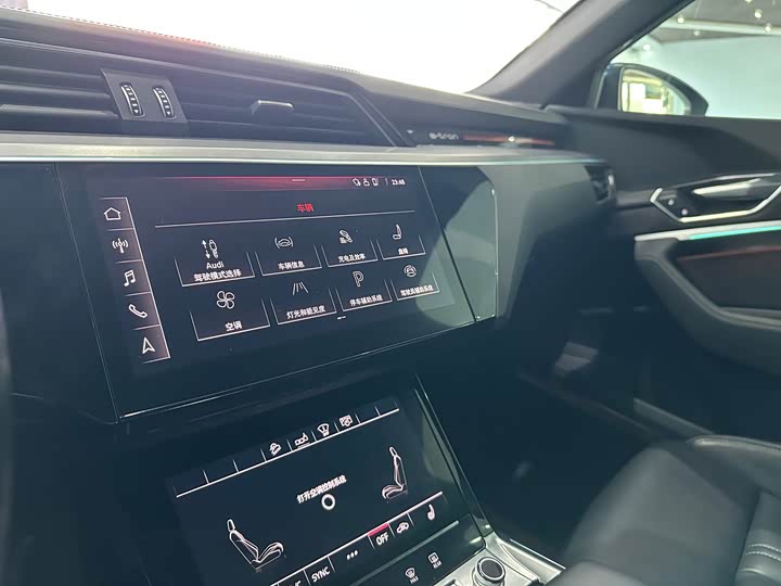 Фото 5 - Audi e-tron