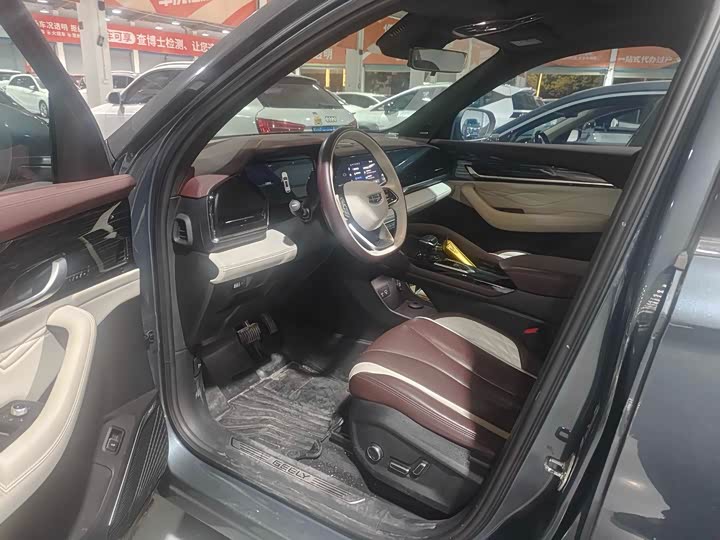 Фото 2 - Geely Monjaro