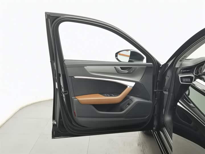 Фото 8 - Audi A6L