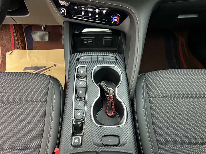 Фото 9 - Buick Envision Plus