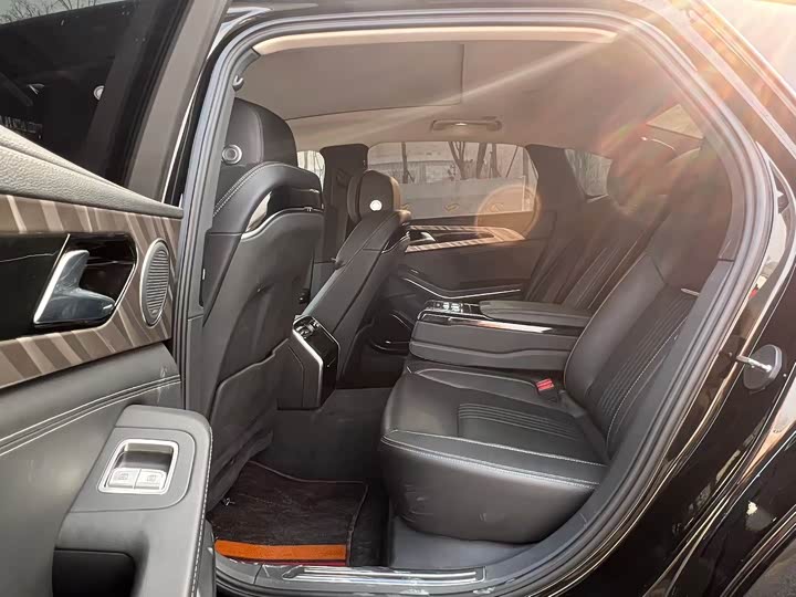 Фото 9 - Hongqi H9