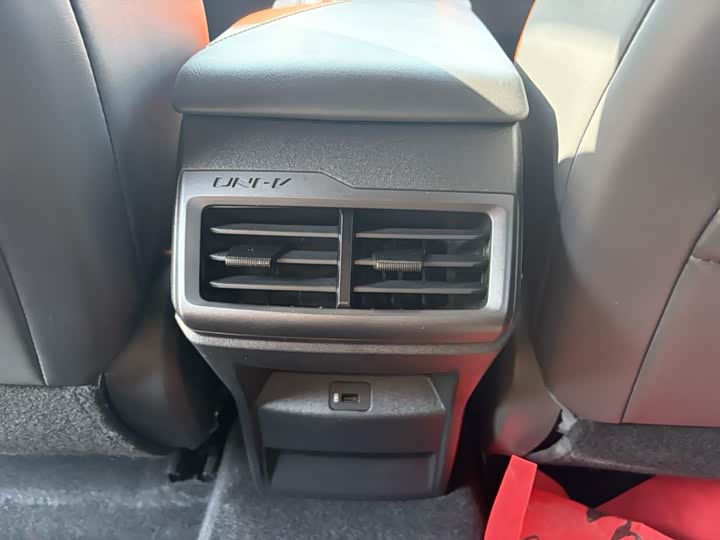 Фото 8 - Changan UNI-V