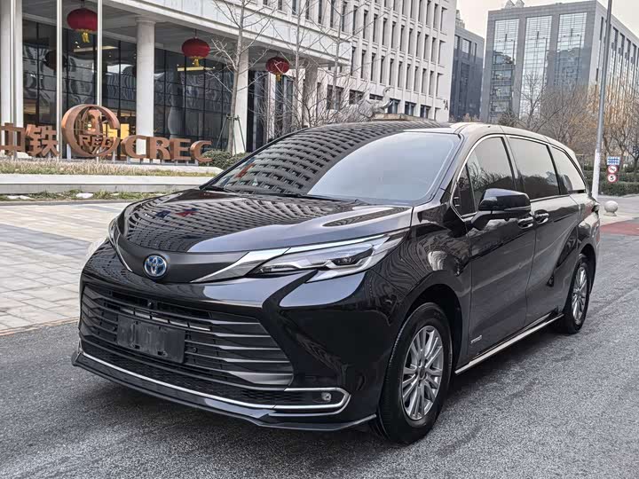 Фото 1 - Toyota Sienna