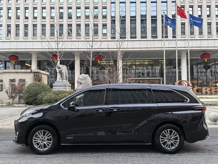 Фото 3 - Toyota Sienna