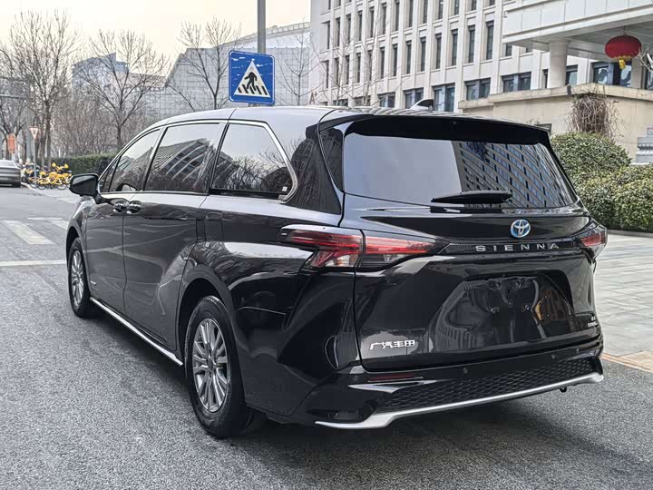 Фото 4 - Toyota Sienna