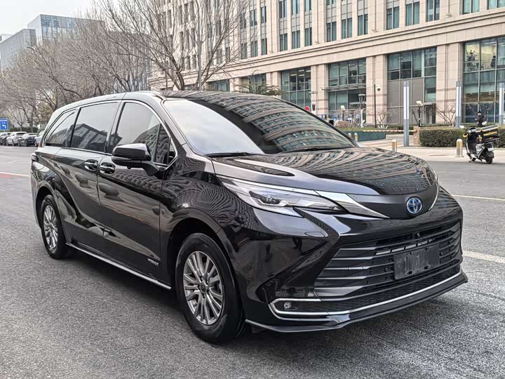 Фото 8 - Toyota Sienna