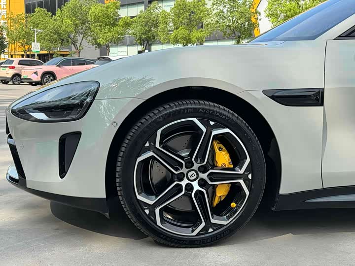 Фото 4 - Xiaomi SU7