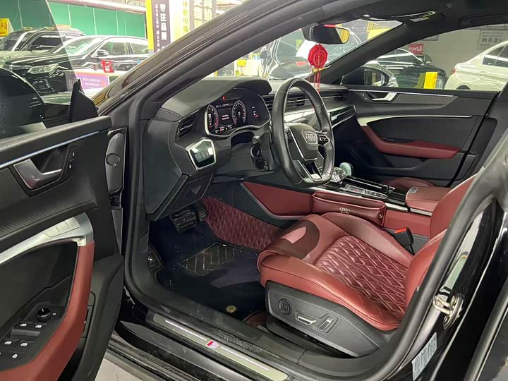 Фото 4 - Audi A7L